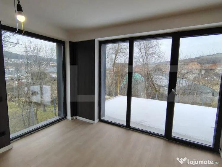 Casă cu 5 camere cu Teren 500 Mp în Popești