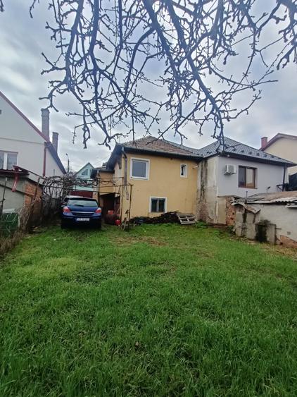 Duplex cu 3 camere cu Canalizare în Gruia