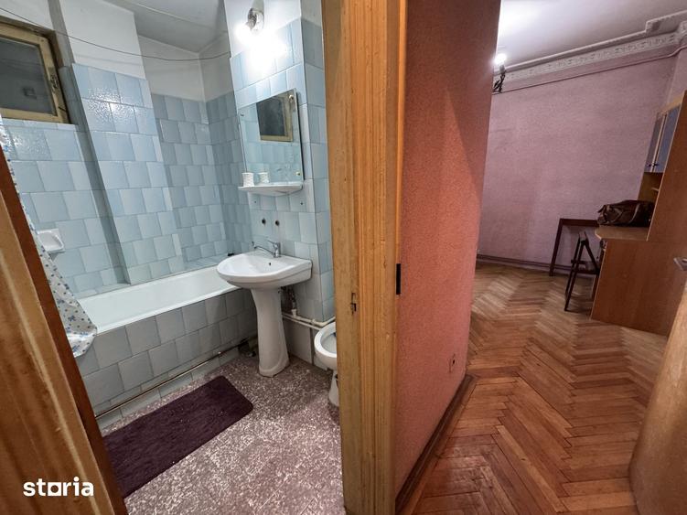 Apartament cu 5 camere decomandat în Nicolae Titulescu