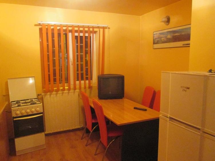 Garsonieră decomandată în Virtuții