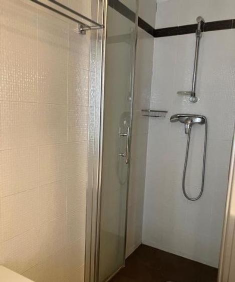 Apartament cu 3 camere semidecomandat, mobilat în Dacia