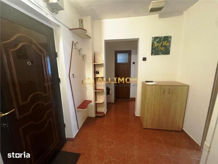 Apartament cu 2 camere decomandat în Republicii