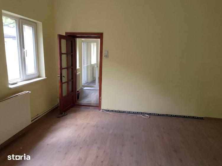 Casă cu 4 camere cu Teren 283 Mp în Independenței