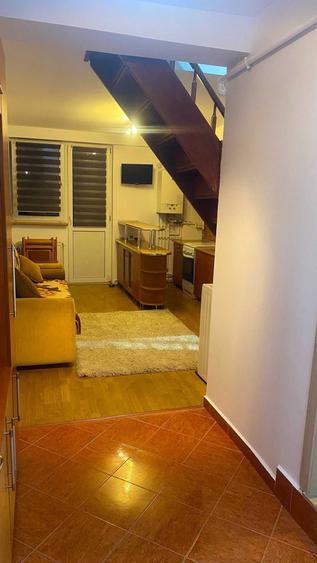 Apartament cu 3 camere semidecomandat în Lazaret