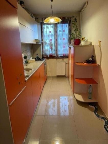 Apartament cu 3 camere semidecomandat, mobilat în Grivița