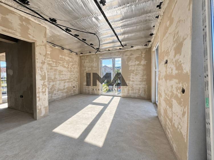 Duplex cu 5 camere cu Canalizare în Chinteni