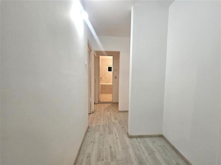 Apartament cu 3 camere decomandat în Tomești