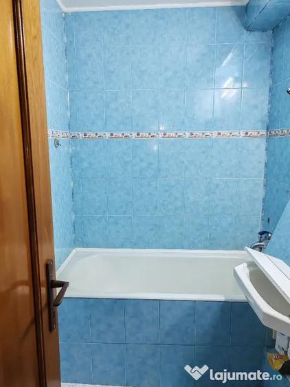 Apartament cu 3 camere semidecomandat în Central