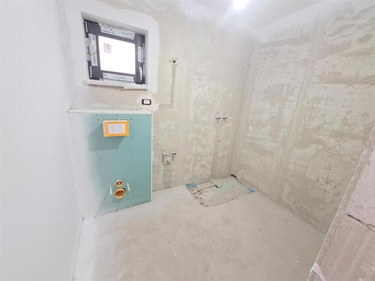 Casă individuală cu 5 camere cu Teren 550 Mp în 9 Mai