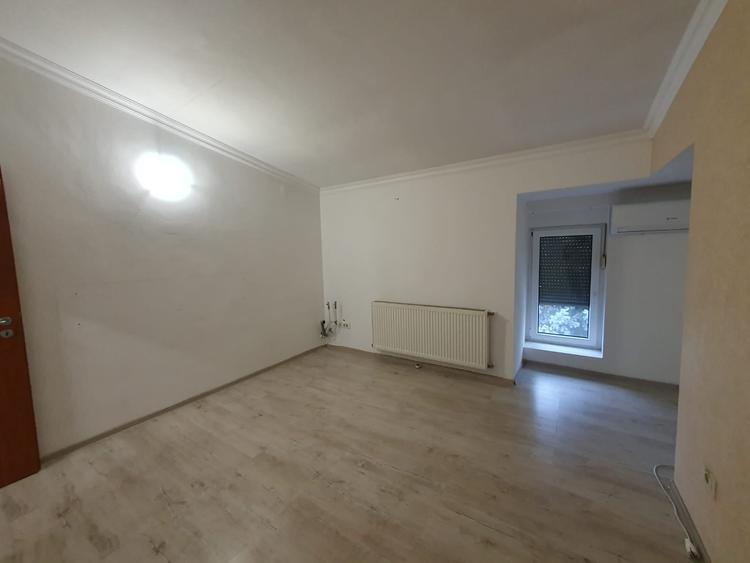 Apartament cu 4 camere decomandat în Dumbrăvița