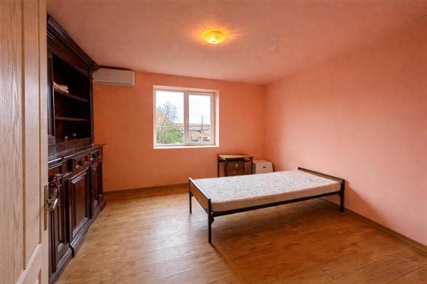 Casă individuală cu 3 camere cu Teren 2700 Mp în Sânmărghita