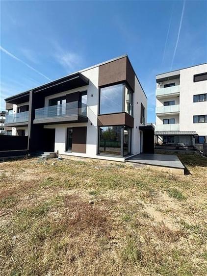 Duplex cu 4 camere cu Canalizare în Ghimbav Livadă
