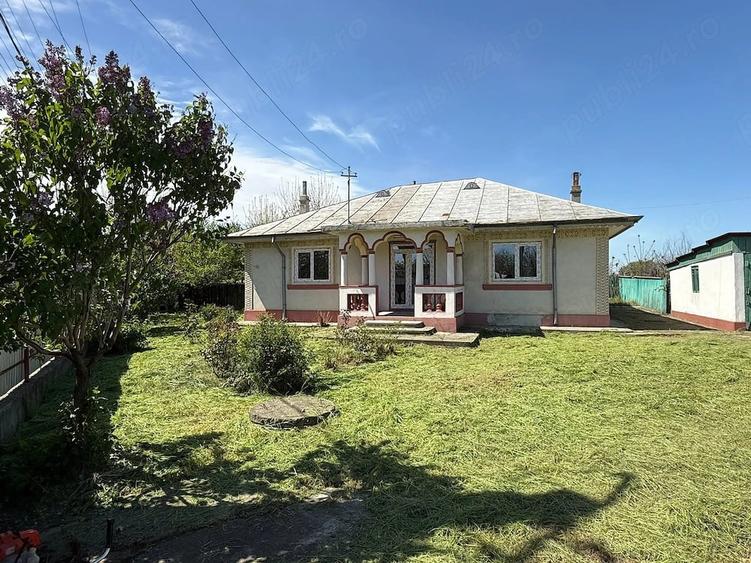 Casă cu 4 camere cu Teren 9000 Mp în Drăgănești