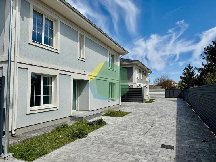 Casă individuală cu 4 camere cu Canalizare în Vest