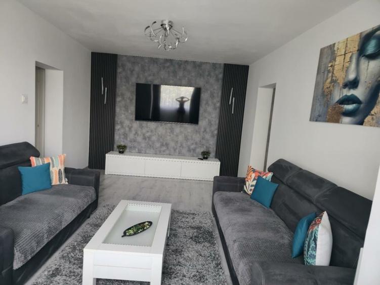 Apartament cu 3 camere semidecomandat în Dacia