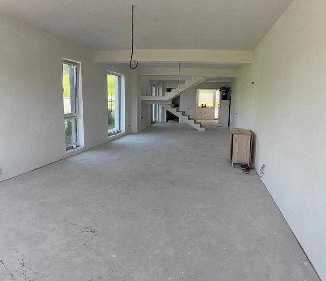 Casă cu Teren 260 Mp în Dâmbul Rotund