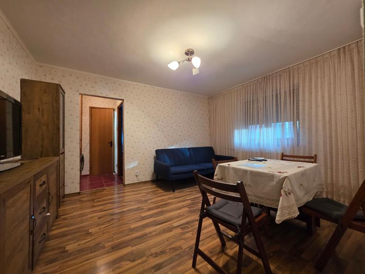 Apartament cu 3 camere semidecomandat în Giurgiului
