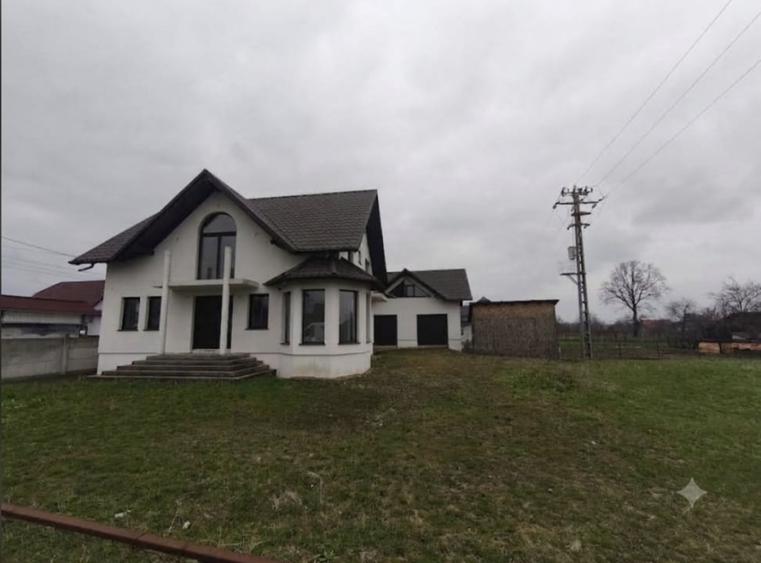 Casă individuală cu 7 camere cu Garaj în Marginea