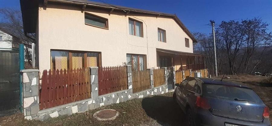 Casă cu 4 camere în Central
