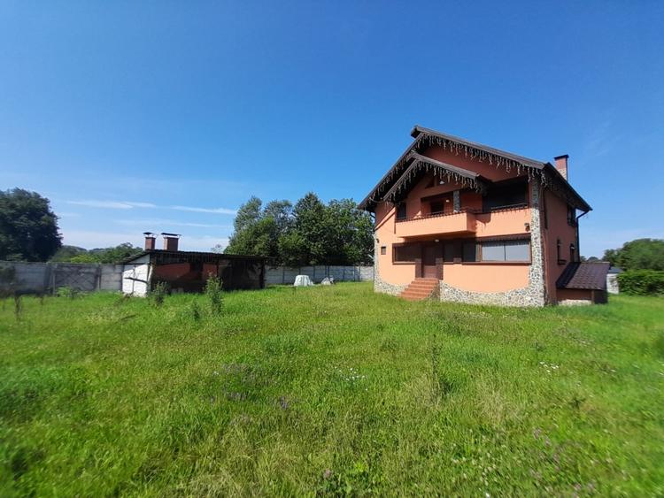 Casă individuală cu 5 camere cu Canalizare în Nord