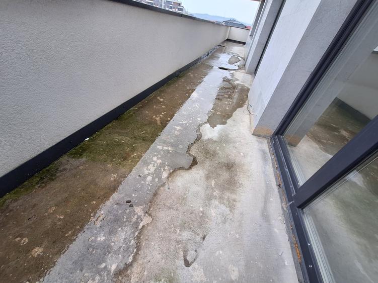 Apartament cu 3 camere semidecomandat în Florești