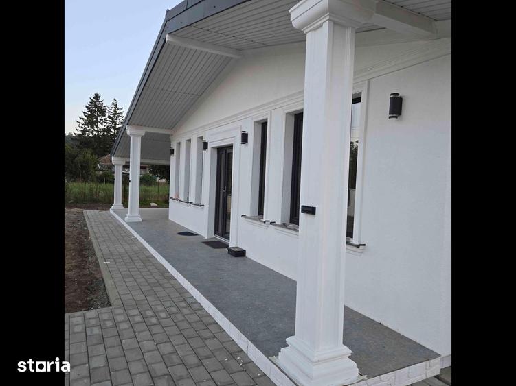 Casă cu 4 camere cu Teren 900 Mp în Podu Roș
