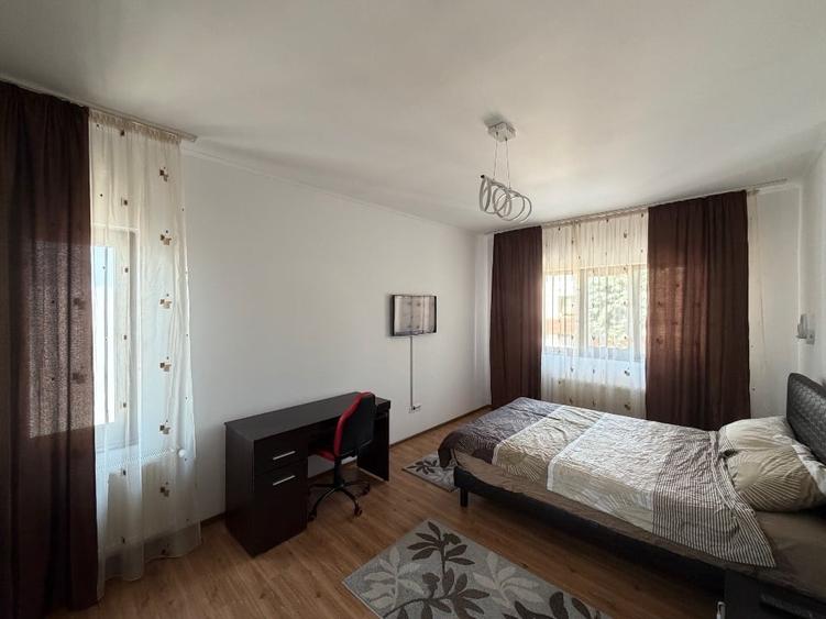 Casă individuală cu 5 camere cu Teren 355 Mp în Central