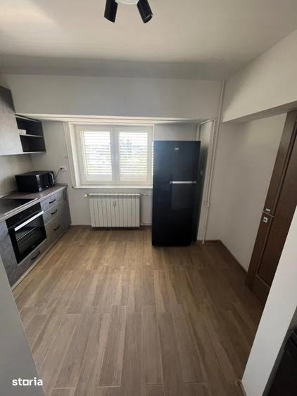 Apartament cu 4 camere semidecomandat în Unirii