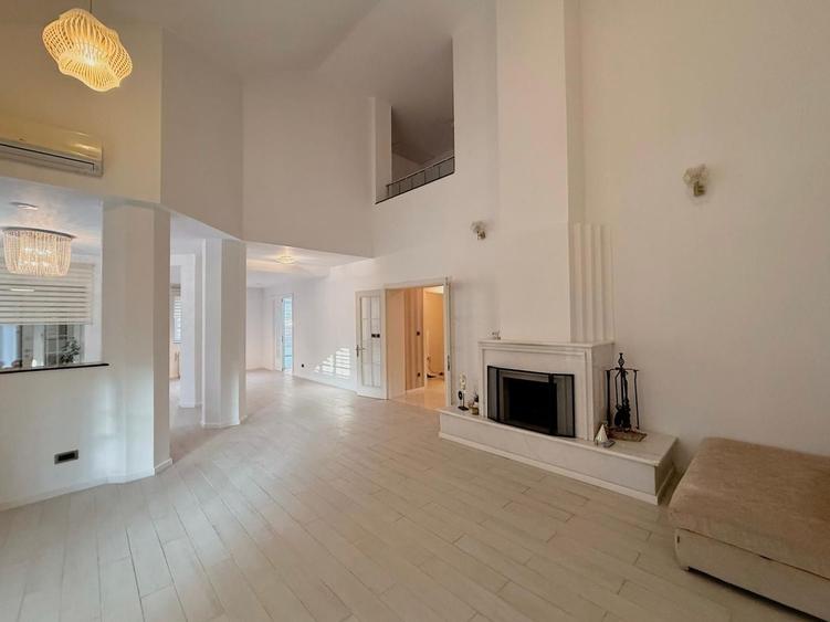 Duplex cu 5 camere cu Canalizare în Iancu Nicolae