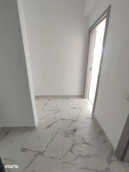 Apartament cu 3 camere decomandat în Industriilor