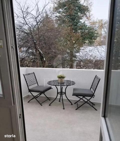 Apartament cu 3 camere decomandat în Sud