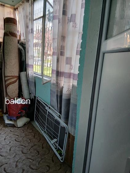 Apartament cu 3 camere semidecomandat în Micro 4