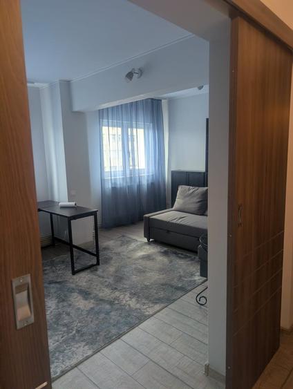 Apartament cu 3 camere semidecomandat în Sebastian