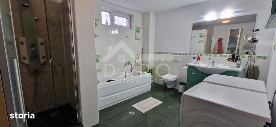 Casă cu 7 camere cu Teren 400 Mp în Central