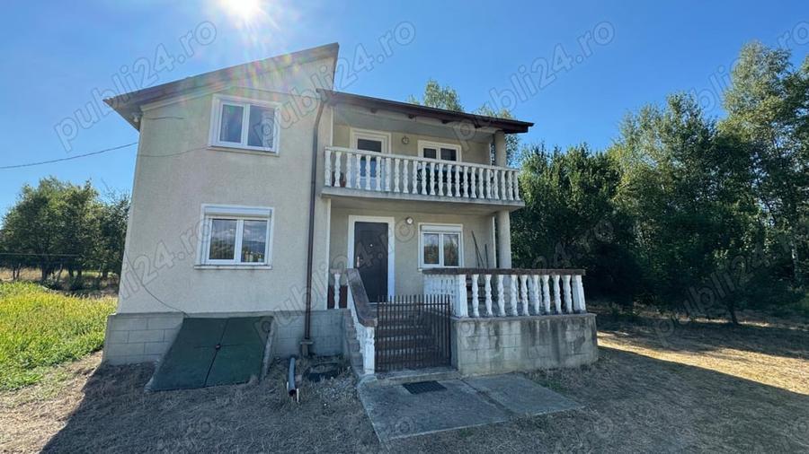 Casă cu 3 camere cu Teren 2037 Mp în Vulcan