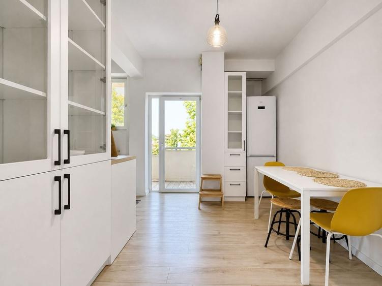 Apartament cu 3 camere decomandat, mobilat în Complex Studențesc