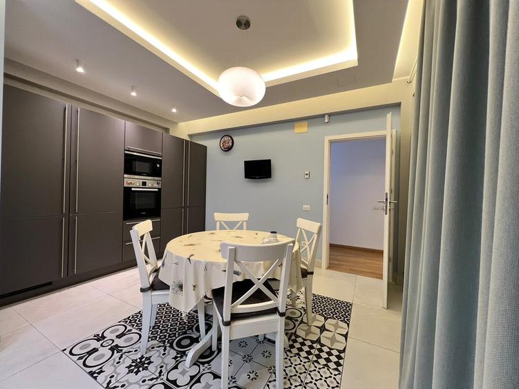 Casă individuală cu 4 camere cu Piscina în Chitila