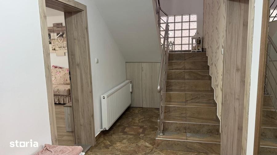 Casă cu 7 camere cu Teren 1080 Mp în Sânmartin
