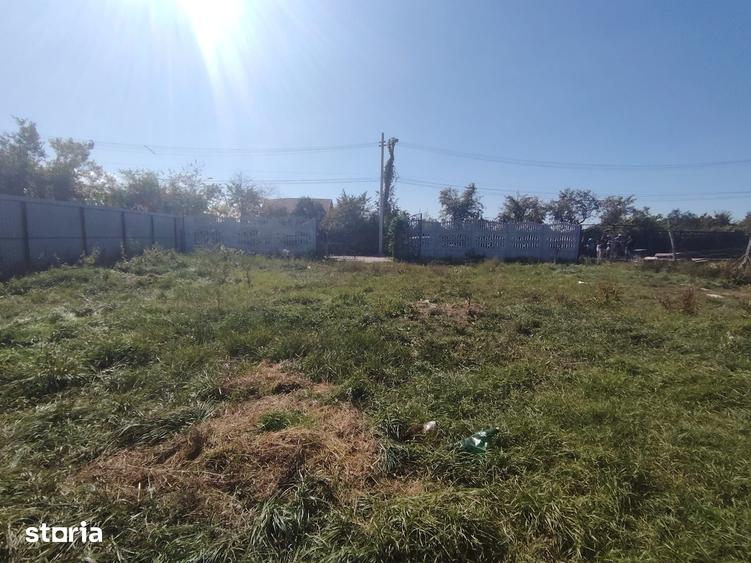 Teren de 400 mp, în Priseaca