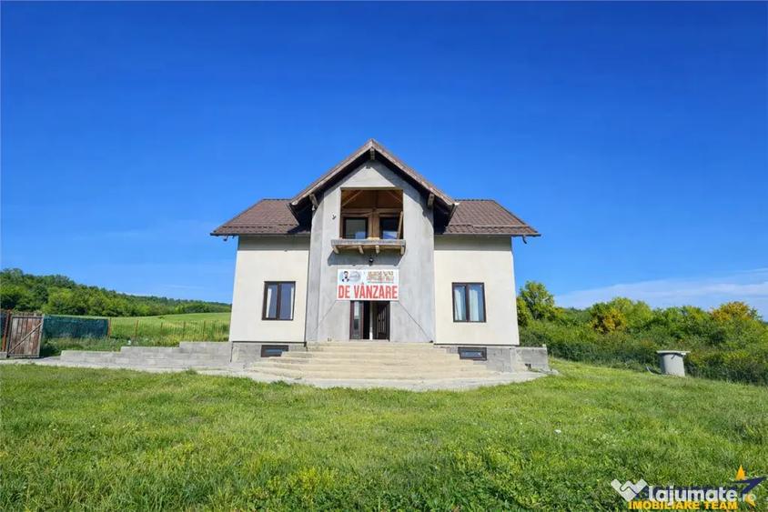 Casă cu 5 camere cu Teren 1532 Mp în Șinca