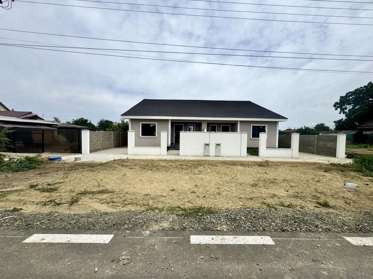 Duplex cu 3 camere cu Canalizare în Beregsău Mare