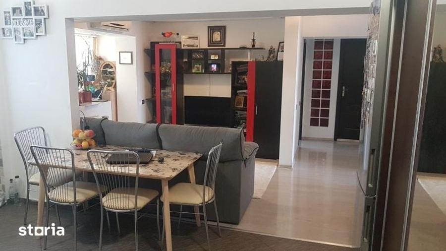 Proprietar inchiriez apartament 4 camere decomandat - 1