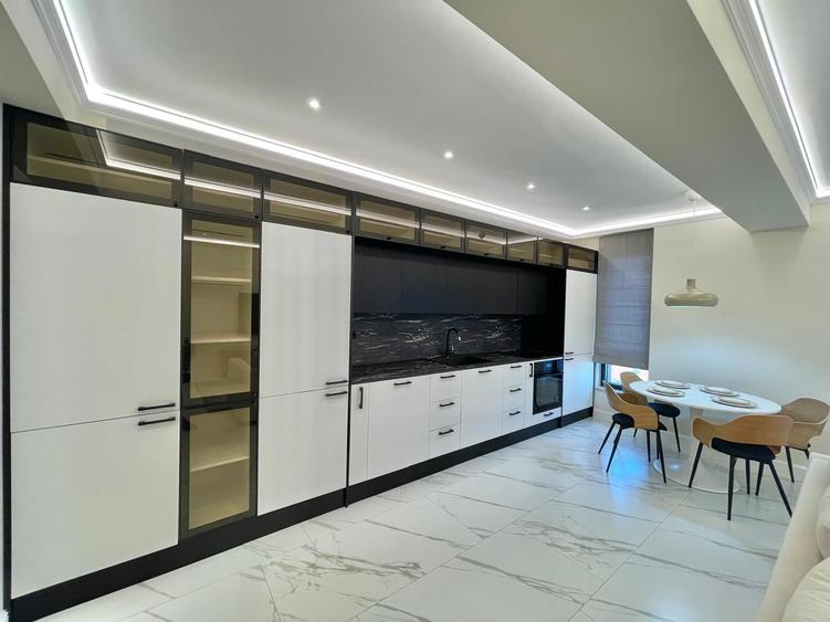 Apartament cu 3 camere decomandat în Băneasa