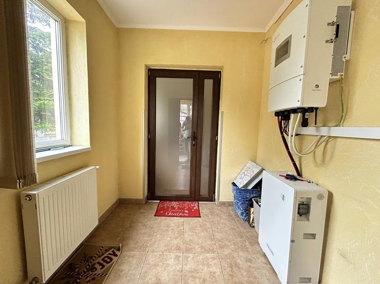 Casă individuală cu 7 camere cu Canalizare în Central