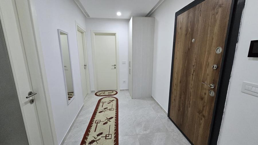 Apartament cu 2 camere decomandat în Carrefour