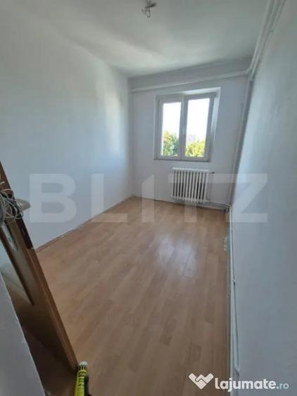 Apartament cu 3 camere semidecomandat în Dâmbu Pietros