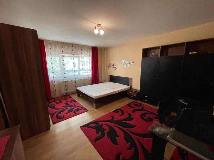 Garsonieră decomandată, mobilată în Vitan Mall