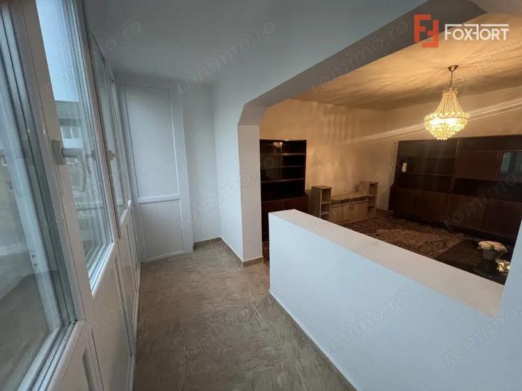 Apartament cu 4 camere semidecomandat, mobilat în Girocului