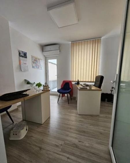 Birou, de 204 mp, în Central