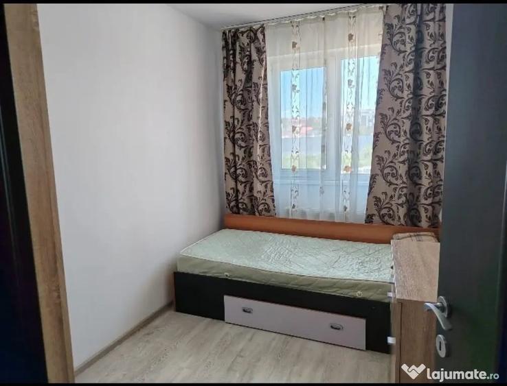 Apartament cu 3 camere semidecomandat în George Enescu